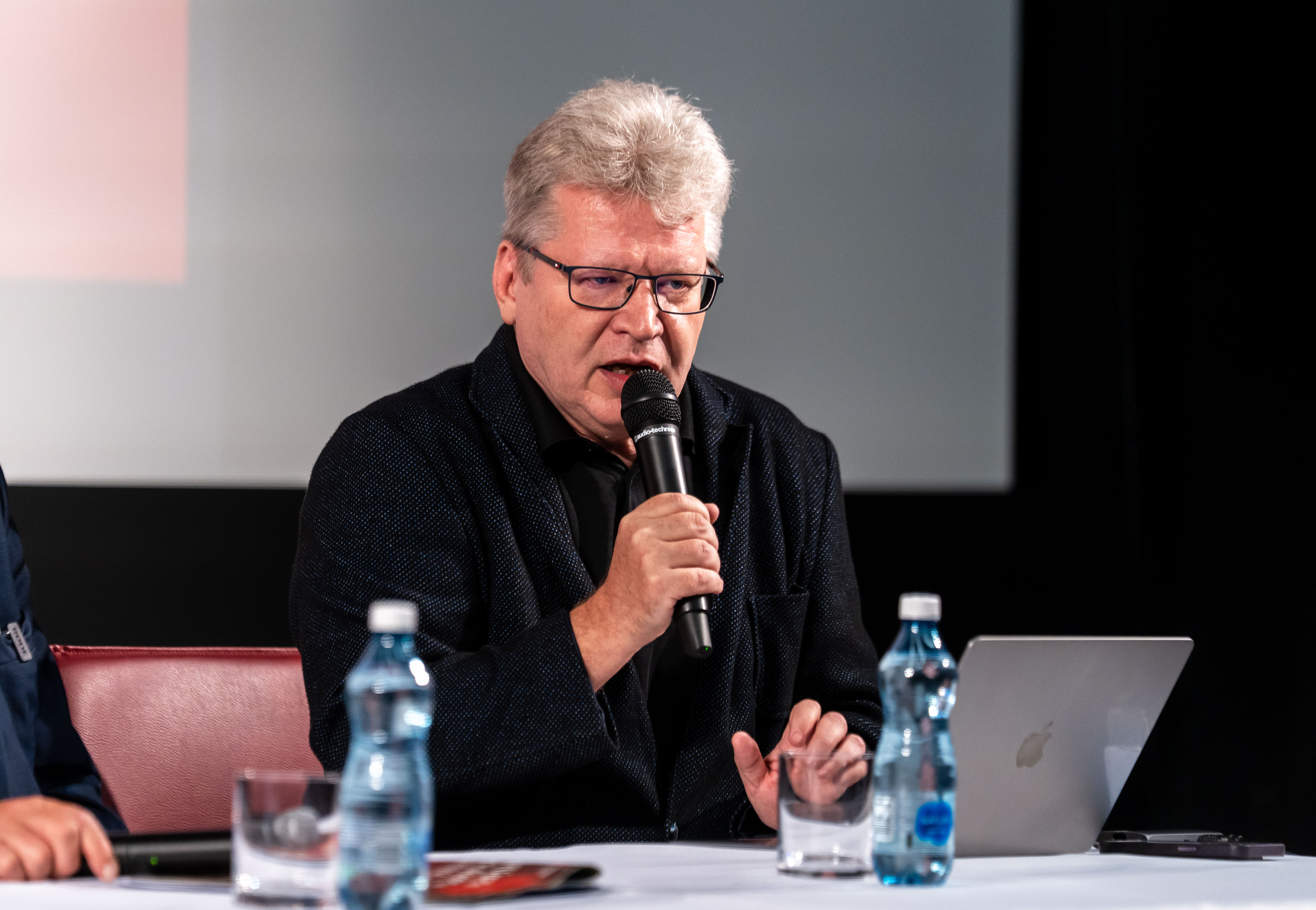 Tlacova konferencia - Medzinarodneho filmoveho festivalu ART FILM -1-12